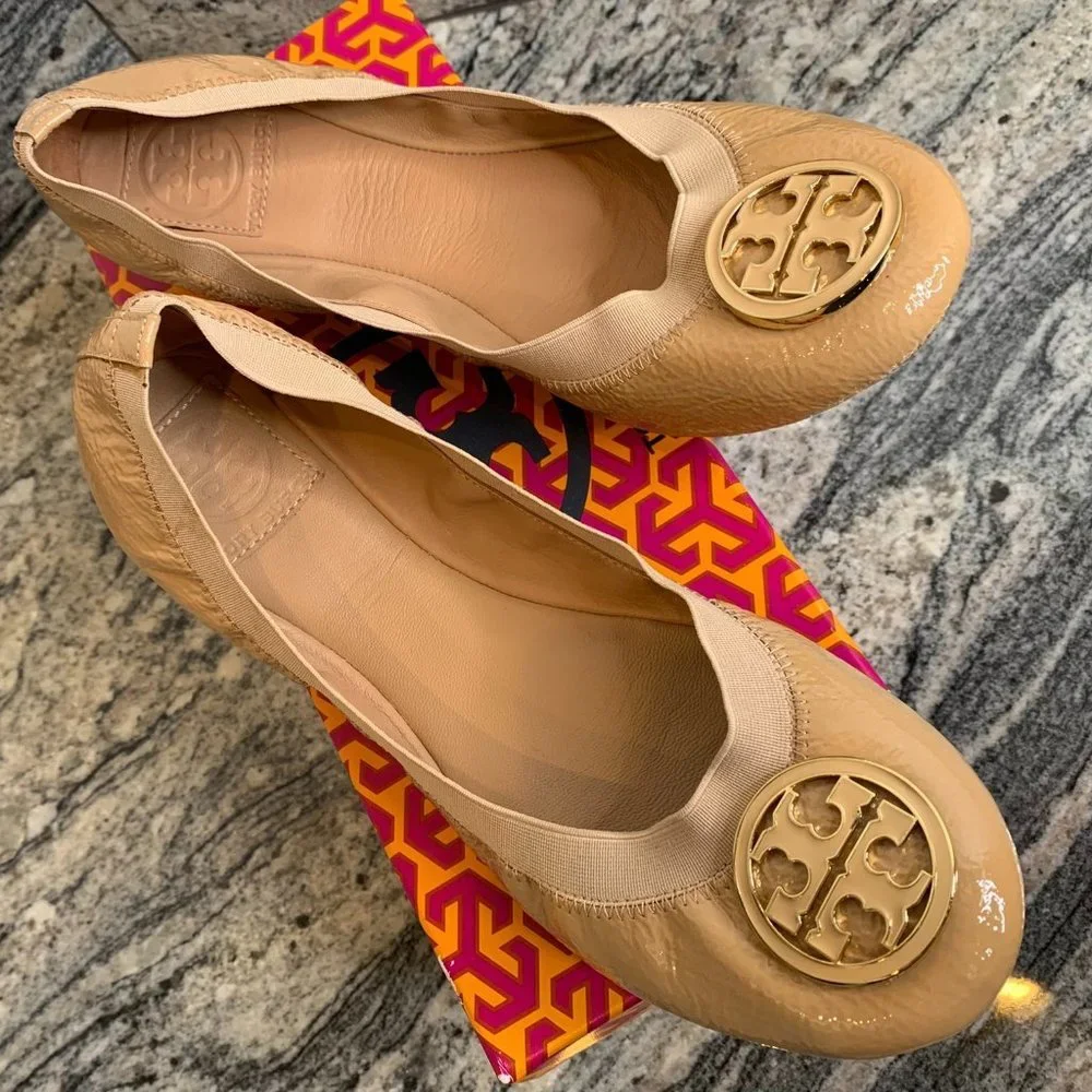 Tory Burch Caroline Patent Leather Ballet Logo Medallion Flat 9.5 Nude Beige - Picture 8 of 9